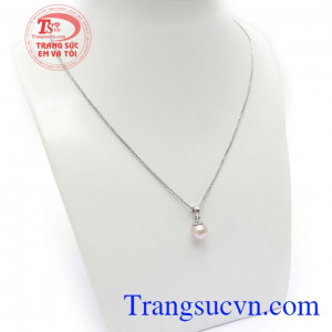 Bộ Dây Chuyền Ngọc Trai Xinh Xắn mang đến sự nhẹ nhàng, sang trọng và cá tính cho phái đẹp