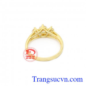 Sản phẩm được chế tác từ vàng tây 10k bền đẹp