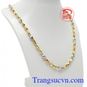 Có thể kết hợp cùng mặt dây để thay đổi và gây ấn tượng với người đối diện