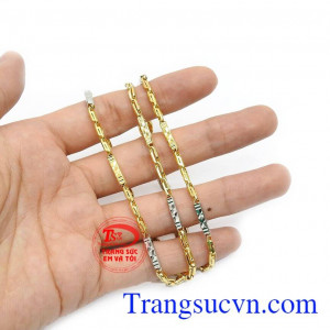 Sản phẩm có thể kết hợp cùng mặt dây để đem lại một diện mạo mới cho chiếc dây chuyền của bạn