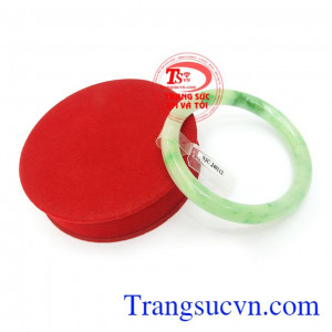 Vòng ngọc đẹp kiểm định SJC đeo hợp thời trang, quý phái, sang trọng, ngọc cẩm thạch có tác dụng tốt cho vận khí, sức khỏe và tiền tài