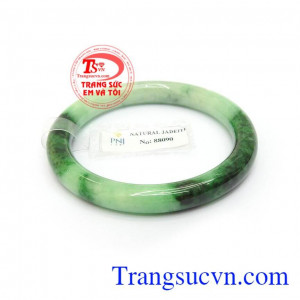 Đeo ngọc cẩm thạch bên người có tác dụng tốt cho vận khí, tiền tài, sức khỏe