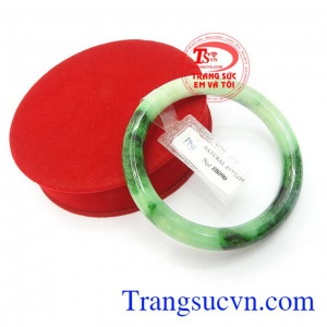 Đeo ngọc cẩm thạch bên người có tác dụng tốt cho vận khí, tiền tài, sức khỏe