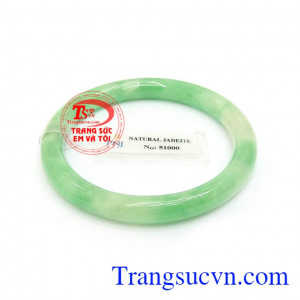 Vòng cẩm thạch tròn đeo đẹp, hợp phong thủy mang lại tiền tài, may mắn, bình an