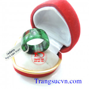 Nhẫn ngọc phỉ thúy, ngọc JAdeite