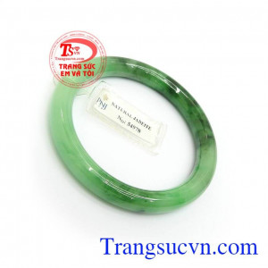 Vòng Ngọc Cẩm Thạch TN đeo hợp thời trang và phong thủy phái đẹp