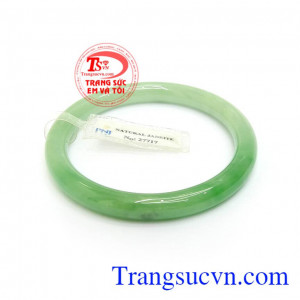 Vòng Ngọc Cẩm Thạch TN phù hợp với nhiều lứa tuổi, đeo hợp thời trang và quý phái