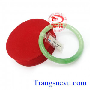 Vòng Ngọc Cẩm Thạch TN phù hợp với nhiều lứa tuổi, đeo hợp thời trang và quý phái