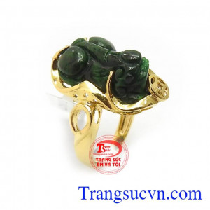 Nhẫn nữ tỳ hưu mang lại tài lộc là Nhẫn nữ vàng mặt Tỳ Hưu sẽ đem lại may mắn, giữ của cho người chủ sở hữu