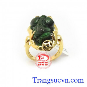 Nhẫn Tỳ hưu thiết kế đơn giản, tinh tế, dễ dàng kết hợp với những trang phục khác nhau là mặt hàng được nhiều bạn trẻ yêu thích đeo hợp thời trang
