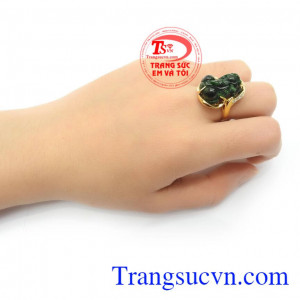 Nhẫn nữ vàng tỳ hưu đeo hợp thời trang, phong thủy, Tỳ hưu là biều tượng có tác dụng mang lại tài lộc, may mắn, giải trừ hung khí, mang bình an và hạnh phúc