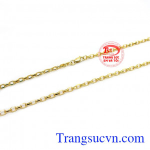 Dây chuyền được chế tác từ vàng 10k bền đẹp, sáng bóng