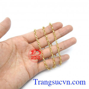 Có thể kết hợp dây chuyền cùng các mặt đây khác nhau để thay đổi phong cách