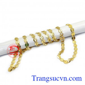 Khách hàng có thể kết hợp với mặt dây để thay đổi phong cách