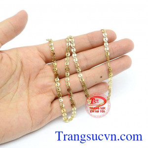 Sản phẩm được chế tác từ vàng 10k, sáng bóng, bền đẹp lâu