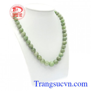Ngọc cẩm thạch thiên nhiên, vẻ đẹp sang trọng cho người đeo