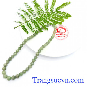 Chuổi vòng cổ ngọc thiên nhiên là sản phẩm đẹp được các bà, các mẹ ưa thích bởi từ xưa đến nay ngọc cẩm thạch được xem là món trang sức sang trọng, tôn lên vẻ đẹp của người á đông
