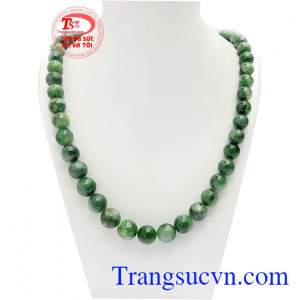 Chuỗi vòng cổ ngọc cẩm thạch tinh tế là sản phẩm ngọc cẩm thạch đẹp, sang trọng. Chuỗi vòng cổ ngọc cẩm thạch tinh tế có giấy kiểm định, món quà trang sức dành cho các bà, các mẹ