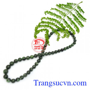 Chuỗi ngọc cẩm thạch tinh tế là sản phẩm ngọc cẩm thạch thiên nhiên, món quà ý nghĩa dành tặng các bà, các mẹ trong cá dịp lễ