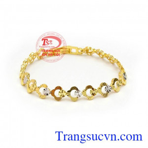 Lắc Tay Nữ Tinh Tế kiểu dáng độc đáo, tinh xảo, tôn lên sự dịu dàng, cá tính và phong cách phái đẹp, phù hợp với nhiều phong cách thời trang khác nhau