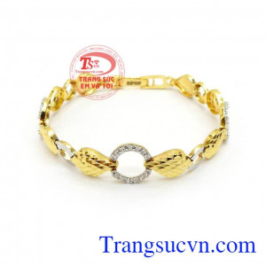 Lắc Tay Nữ Thời Trang Sang Trọng với thiết kế mới lạ, tinh xảo mang lại sự trẻ trung, sang trọng và thời trang cho phái đẹp, là món quà tuyệt vời cho phái đẹp những dịp ý nghĩa