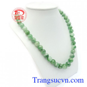 Sản phẩm ngọc cẩm thạch thiên nhiên mang đến vẻ đẹp sang trọng, thanh lịch cho người đeo