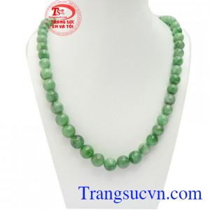 Chuỗi cổ jadeite sang trọng là sản phẩm đẹp được các bà, các mẹ ưa thích