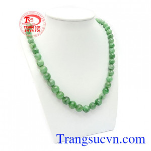 Chuỗi cổ jadeite sang trọng là món quà vô giá được thiên nhiên ban tặng, ngọc cẩm thạch thiên nhiên được hình thành sâu dưới lòng đất