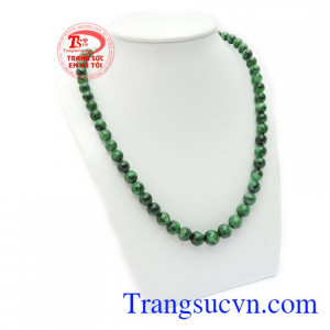 Chuỗi cổ ngọc cẩm thạch thịnh vượng được đánh giá cao về màu sắc, độ cứng, độ tinh khiết