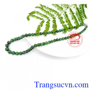 Chuỗi cổ ngọc cẩm thạch thịnh vượng được đánh giá cao về màu sắc, độ cứng, độ tinh khiết