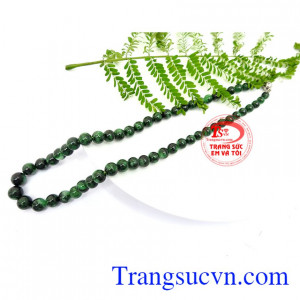 Chuỗi vòng cổ ngọc cẩm thạch cao cấp là món quà ý nghĩa dành tặng bà, tặng mẹ