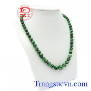 gọc cẩm thạch từ xưa đến này đều rất quý, ngọc cẩm thạch mang ý nghĩa phong thủy mang lại nhiều may mắn, sức khỏe cho người đeo