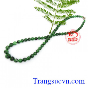 gọc cẩm thạch từ xưa đến này đều rất quý, ngọc cẩm thạch mang ý nghĩa phong thủy mang lại nhiều may mắn, sức khỏe cho người đeo