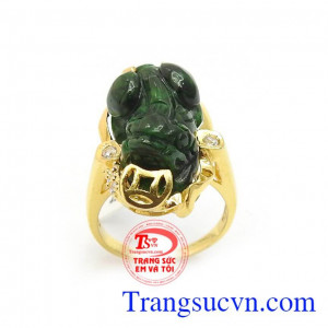 Nhẫn Tỳ hưu Phỉ thúy chạm khắc tinh xảo, sắc nét