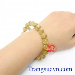 Ngoài tác dụng về thẩm mỹ, đeo thạch anh tóc còn có tác dụng trong phong thủy, hợp mệnh kim và thổ