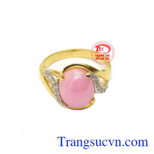 Nhẫn được gắn đá nhân tạo giúp chiếc nhẫn trở nên đáng yêu hơn