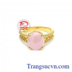 Mặt nhẫn được gắn đá nhân tạo bền đẹp lâu