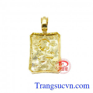 Sản phẩm chế tác từ vàng 10k sáng bóng, bền đẹp