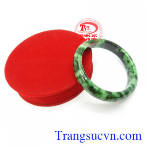 Vòng ngọc phỉ thúy đeo tay sang trọng, quý phái