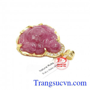 Thiết kế sang trọng, trẻ trung, kết hợp được với dây da hoặc dây chuyền vàng