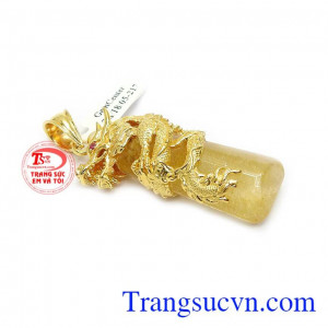 Thạch anh tóc được biết đến là một loại đá rất tốt cho sức khỏe, đem lại may mắn và tài lộc cho người dùng.