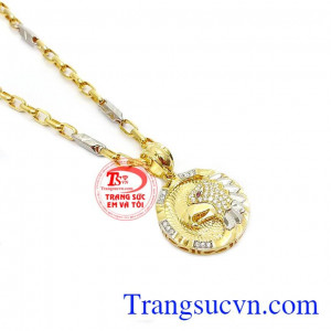 Mặt dây hình đại bàng thể hiện sức mạnh, sự mưu lược và tinh anh như chính người dùng