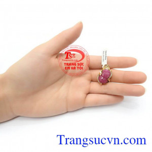 Mặt dây chuyền Ruby Tỳ hưu may mắn