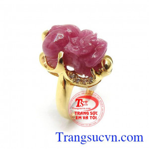 Nhẫn Tỳ Hưu Ruby May Mắn đeo đẹp và phong thủy, Tỳ hưu trong phong thủy có tác dụng giải trừ tà khí, chiêu tài lộc, mang bình an, may mắn và thịnh vượng cho người đeo