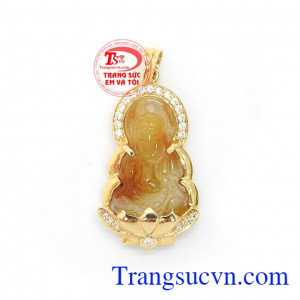 Mặt Phật Quan Âm May Mắn là biểu tượng cho lòng từ bi và trí tuệ, mang phật Quan Âm bên người sẽ mang lại may mắn, bình an, hóa giải vận hạn, nhận được sự bảo hộ, che chở của người