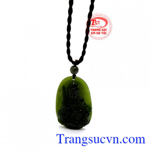 Ngọc nephrite màu xanh ngọ phù hợp với người mệnh mộc và hỏa