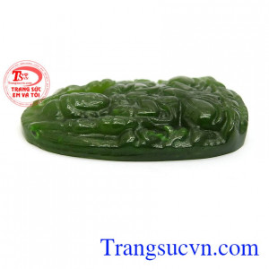 Ngọc nephrite màu xanh ngọc phù hợp với người mệnh hỏa và mộc