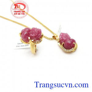 Bộ Trang Sức Nữ Đại Cát với hình tượng Tỳ hưu có tác dụng chiêu tài lộc, may mắn, giải trừ tà khí, mang lại bình an và hạnh phúc cho người đeo