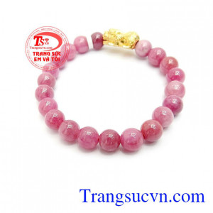 Chuỗi tay ruby thiên nhiên vàng 10k là sản phẩm tỳ hưu vàng, sản phẩm đẹp được nhiều người ưa thích