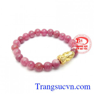 Ruby thiên nhiên mang ý nghĩa phong thủy mang lại nhiều may mắn, sức khỏe cho người đeo